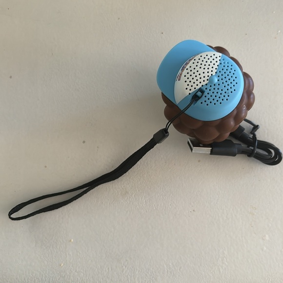 Bitty boomer- Stranger Things | Dustin Season 4 Bluetooth Speaker | thinking cap - Picture 3 of 6